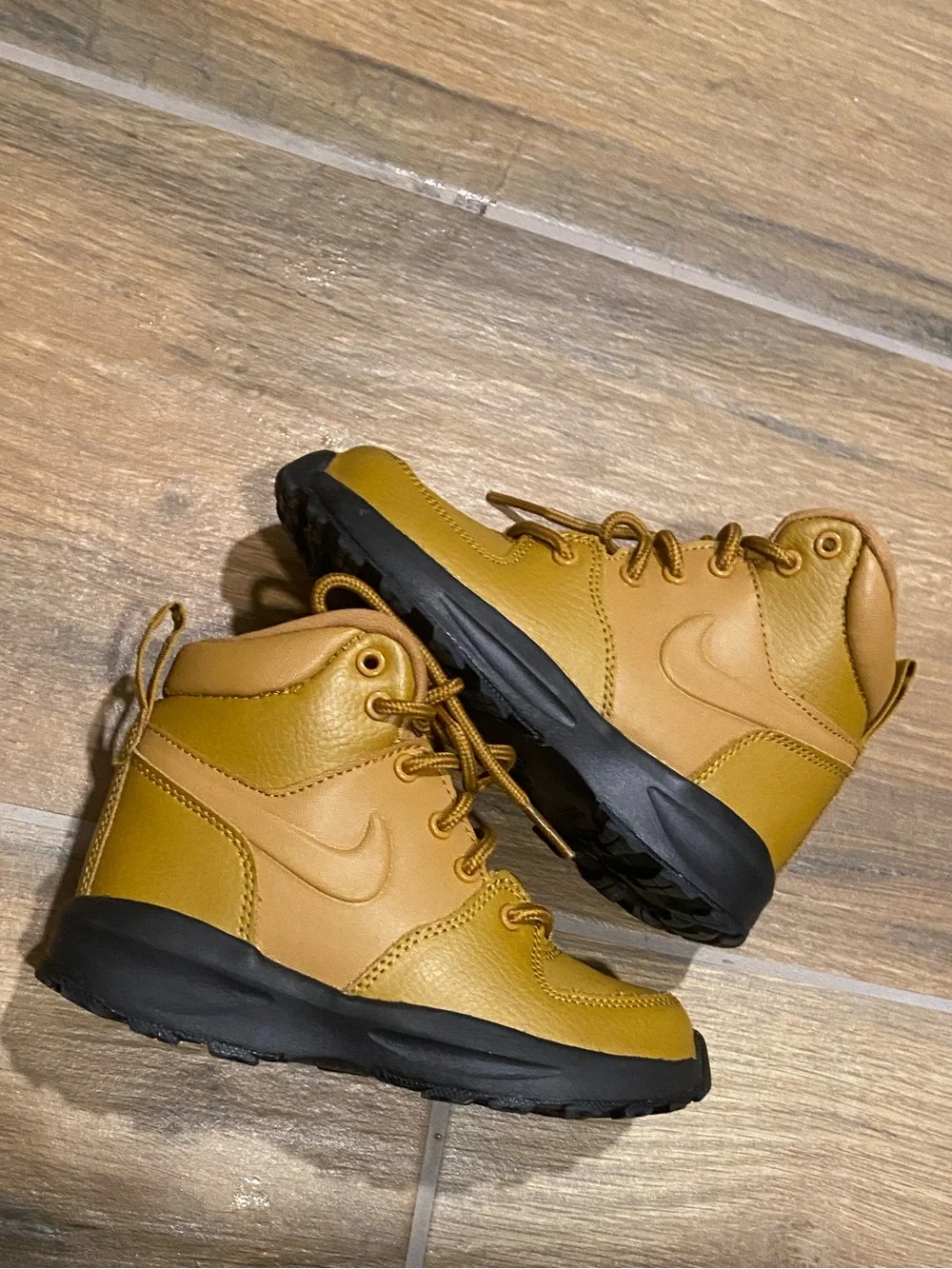 Nike Manoa Wheat Sneaker Boot